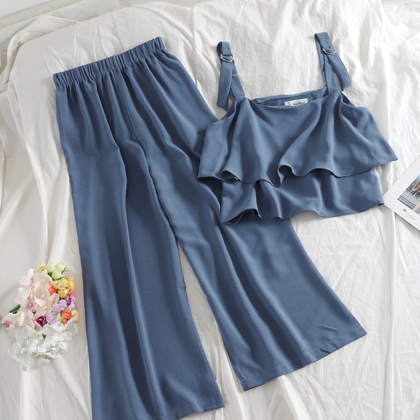 Modern női szett nadrággal és felsővel, többféle színben