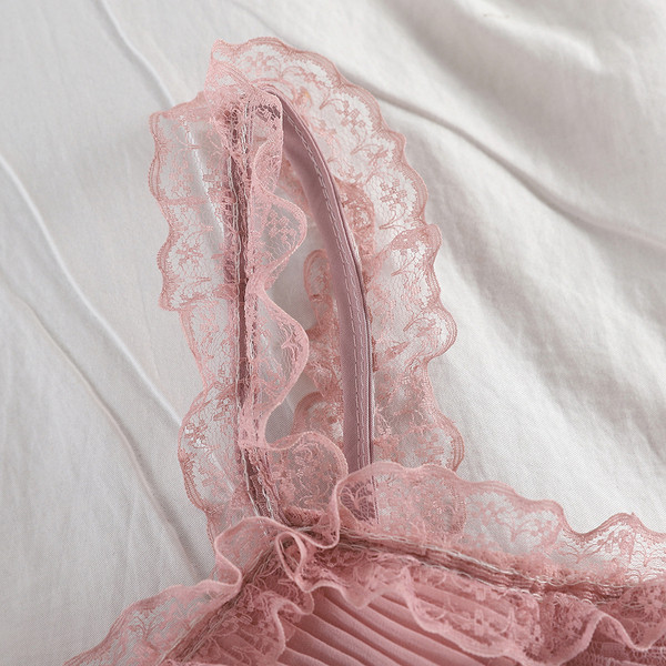 Modern női felső csipkével, négy színben