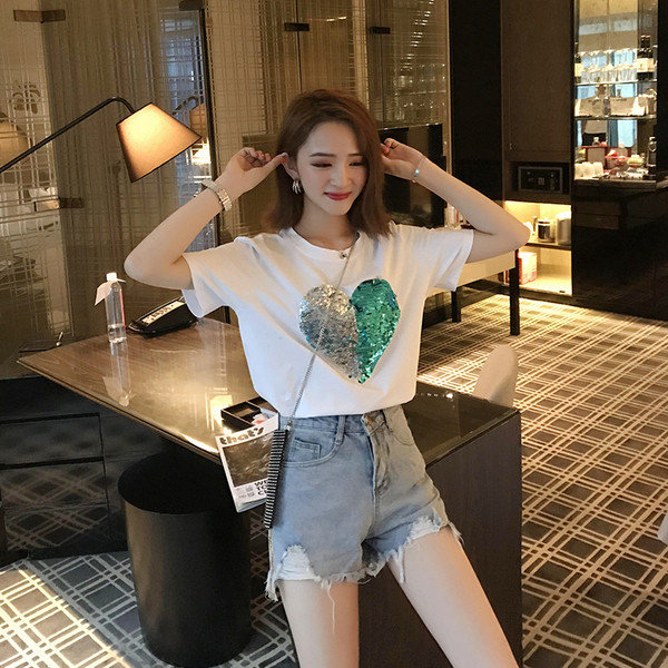 Modern női rövid farmer, kék flitterekkel