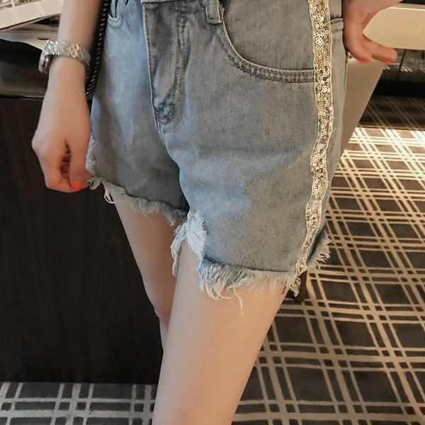 Modern női rövid farmer, kék flitterekkel