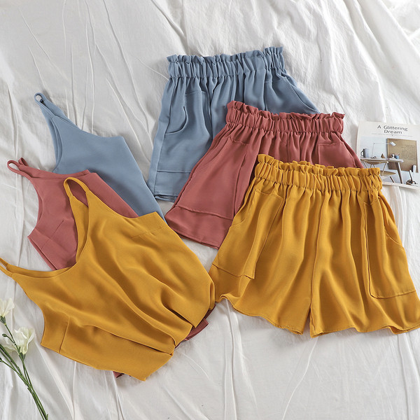 Set de femei de zi cu zi din două părți - maiou și pantaloni scurți în mai multe culori