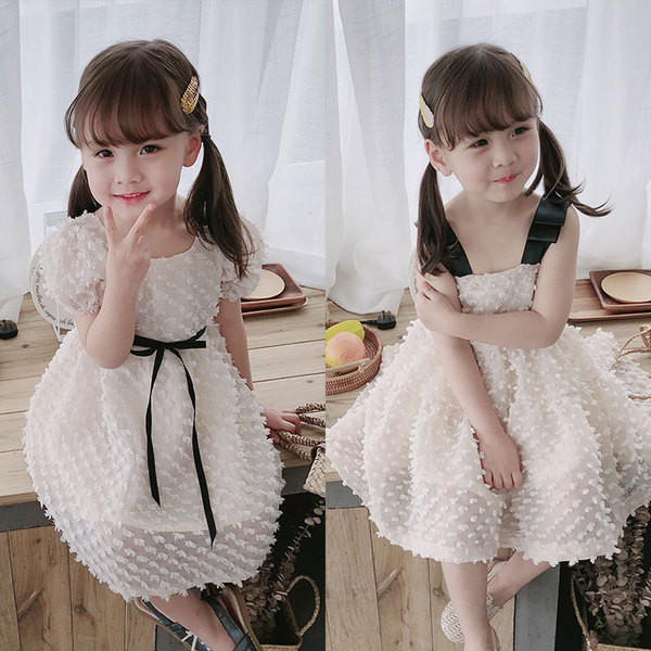 Kivágott gyerekruha két modell lányoknak