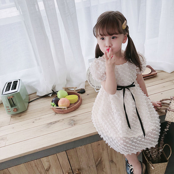 Kivágott gyerekruha két modell lányoknak