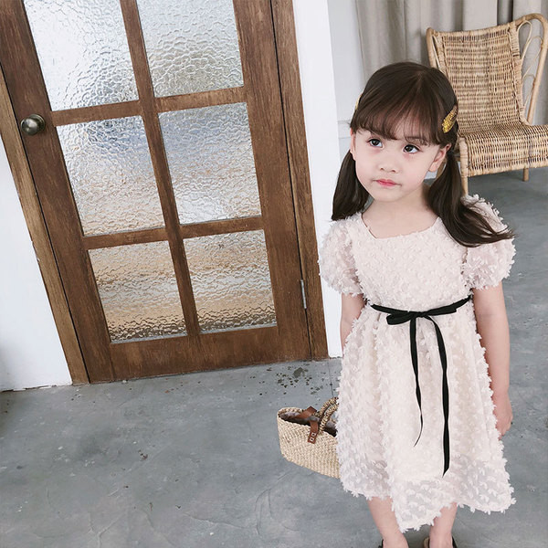 Kivágott gyerekruha két modell lányoknak