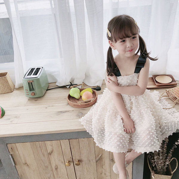 Kivágott gyerekruha két modell lányoknak