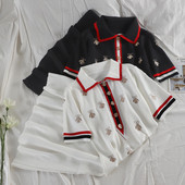 Stílusos női ruha gallérral és fekete-fehér hímzéssel