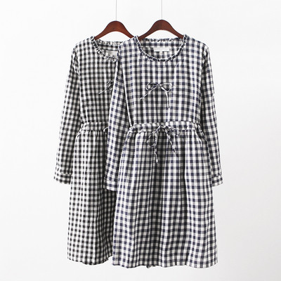 Női kockás ruha szabású modell két színben