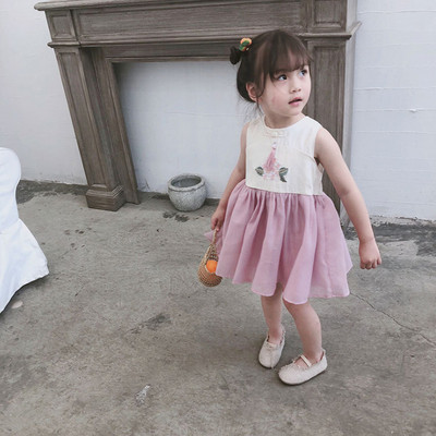 Kivágott gyerekruha lányoknak két színben, hímzéssel