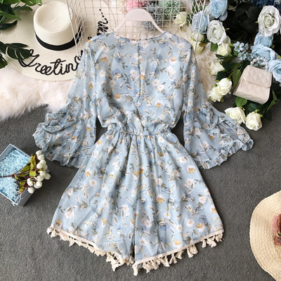 Modern női jumpsuit lótusz ujjal és bojttal