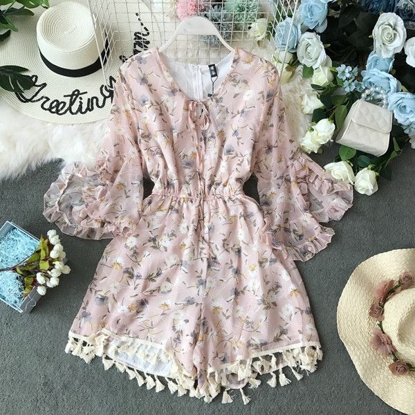 Modern női jumpsuit lótusz ujjal és bojttal