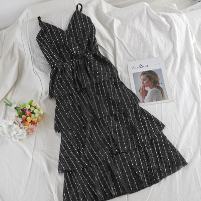 Elegáns női hosszú ruha vékony pántokkal, fényes hatással több színben