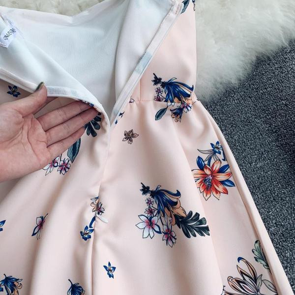 Stílusos női ruha virágmintával több színben