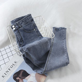 Stílusos női farmer, kék felirattal