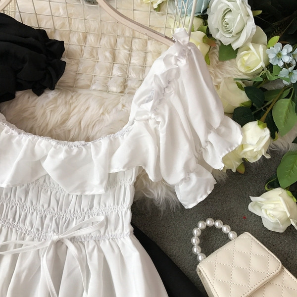 Modern női ruha szalaggal, három színben