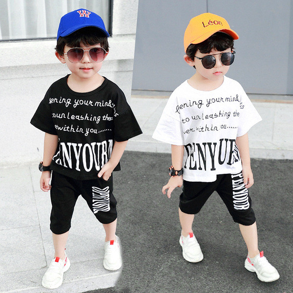 Modern gyerekkészlet fiúknak fekete-fehérben