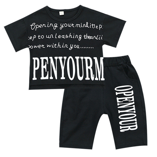 Modern gyerekkészlet fiúknak fekete-fehérben