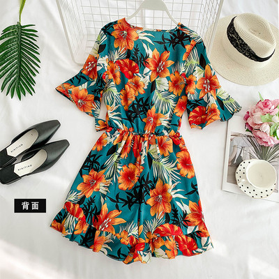 Salopetă de damă elegantă cu decolteu în V cu model floral