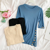 Stílusos női póló gombokkal több színben