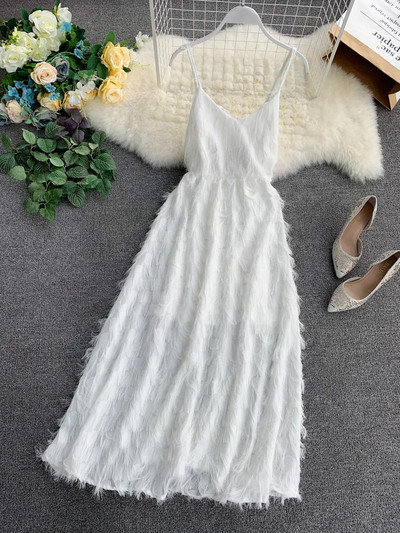 Stílusos női hosszú ruha vékony pántokkal, fehér színben