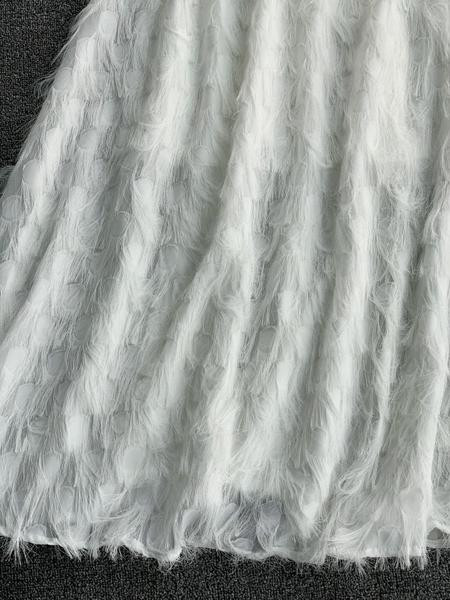 Stílusos női hosszú ruha vékony pántokkal, fehér színben