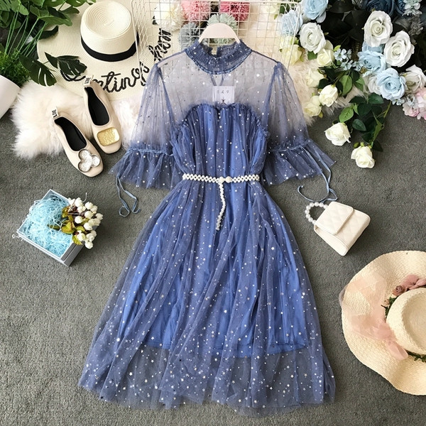 Modern női ruha övvel és tüllel több színben