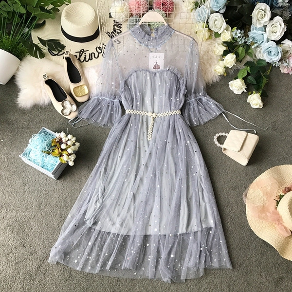 Modern női ruha övvel és tüllel több színben