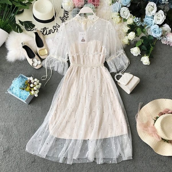 Modern női ruha övvel és tüllel több színben