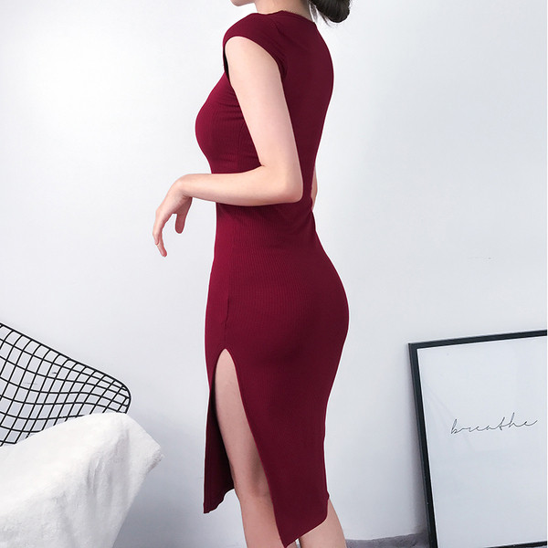 Alkalmi női ruha Karcsú modell fekete és piros színben