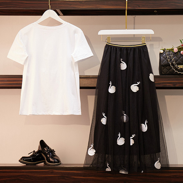 Stílusos női szett két részből álló szoknya + 3D elemes póló