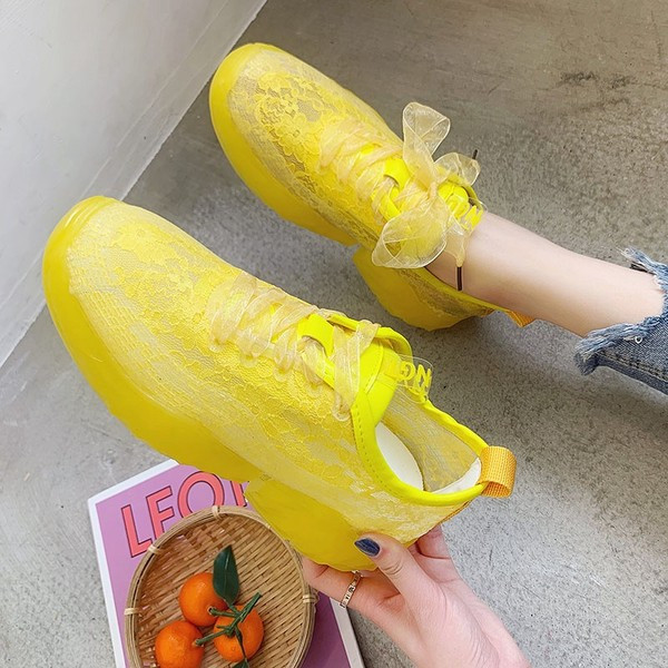 Női alkalmi cipő új modellje fehér és sárga színben