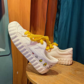 Modern női tornacipő fehér színben és rátéttel