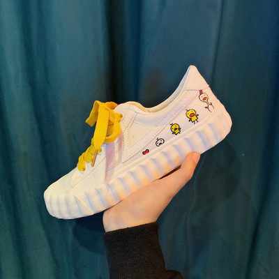 Modern női tornacipő fehér színben és rátéttel