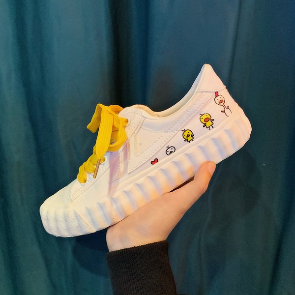 Modern női tornacipő fehér színben és rátéttel