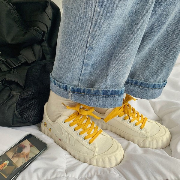 Modern női tornacipő fehér színben és rátéttel