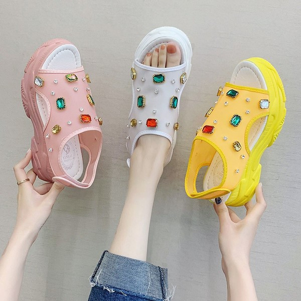 Modern női szandál kövekkel, három színben