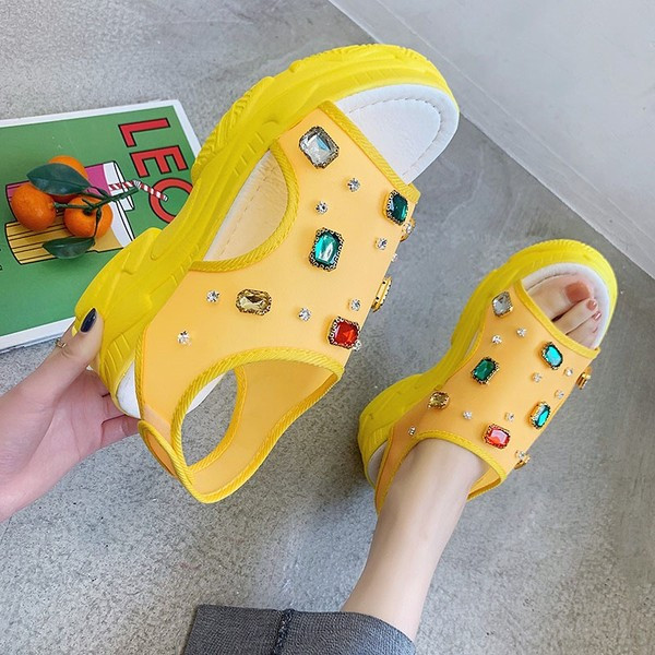 Modern női szandál kövekkel, három színben