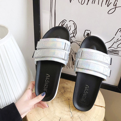 Modern női papucs három színben, matricákkal