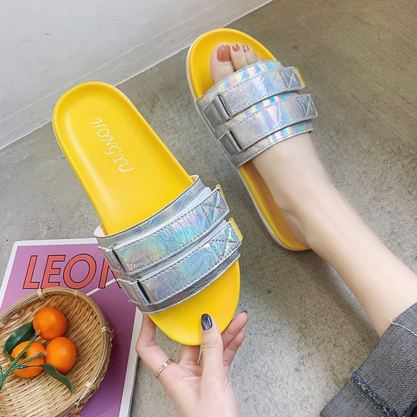 Modern női papucs három színben, matricákkal