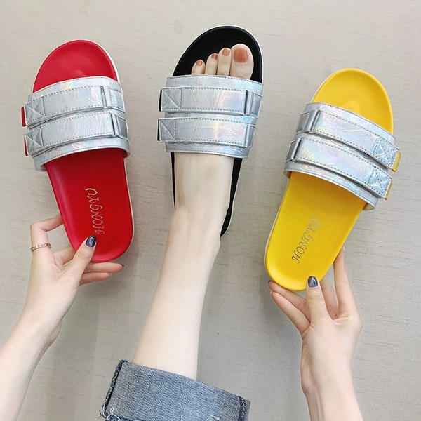 Modern női papucs három színben, matricákkal