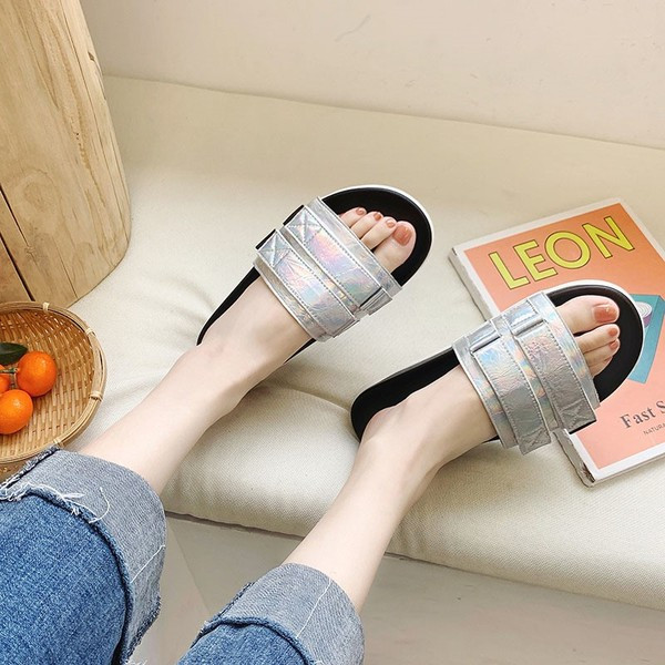 Modern női papucs három színben, matricákkal