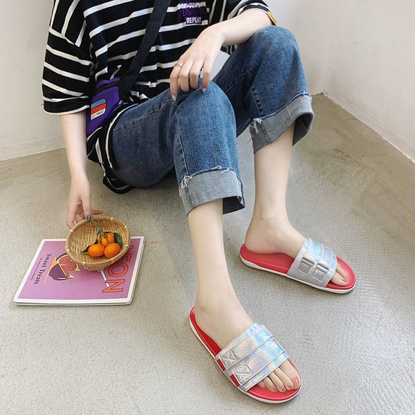 Modern női papucs három színben, matricákkal