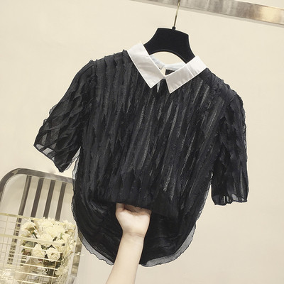 Stílusos női blúz rövid ujjal és gallérral fekete-fehér színben