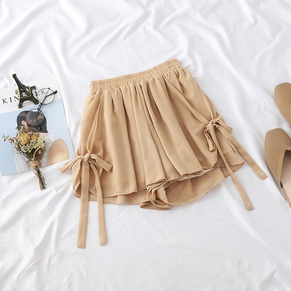 Alkalmi női rövidnadrág magas derékkal és szalagokkal