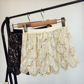 Női rövidnadrág flitterekkel, két színben