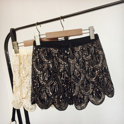 Női rövidnadrág flitterekkel, két színben