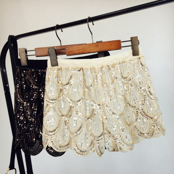 Női rövidnadrág flitterekkel, két színben