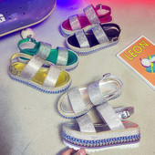 Aktuális női szandál emelvényes és kövekkel több színben