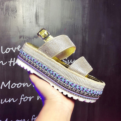 Aktuális női szandál emelvényes és kövekkel több színben