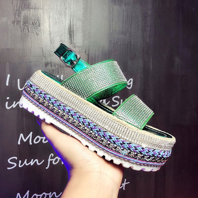 Aktuális női szandál emelvényes és kövekkel több színben