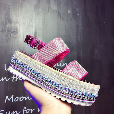 Aktuális női szandál emelvényes és kövekkel több színben